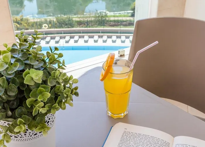 The Navigator - Solaqua